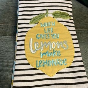 NWOT kitchen towels and pot holders